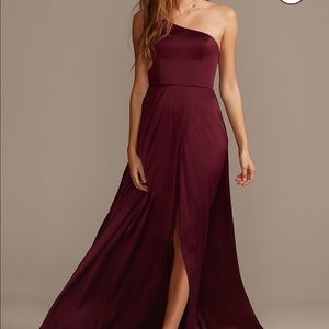 David’s Bridal size 6 Bridesmaid dress Wine color